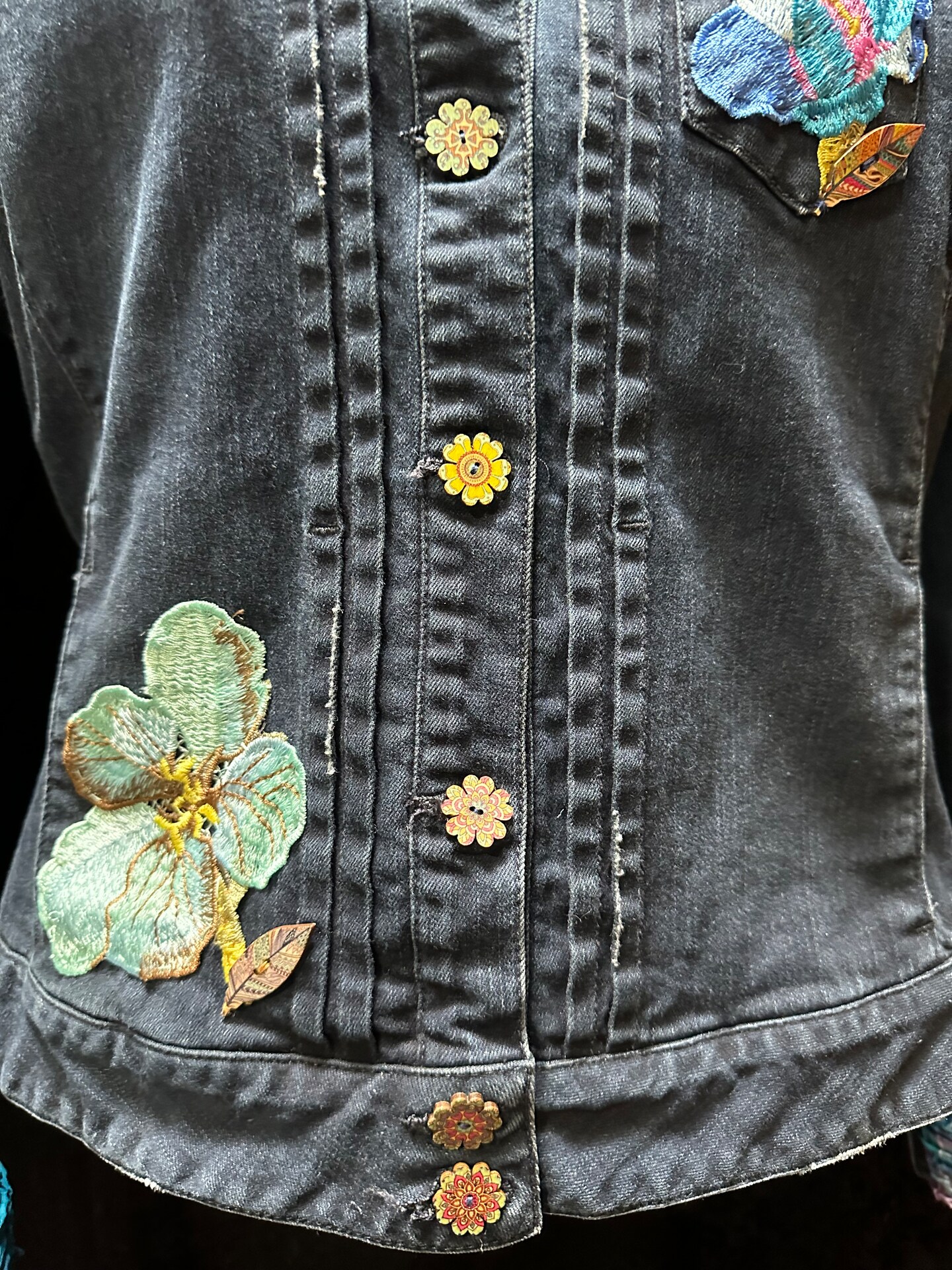 Jean jacket / vest with a small blue floral design on 2024 one side