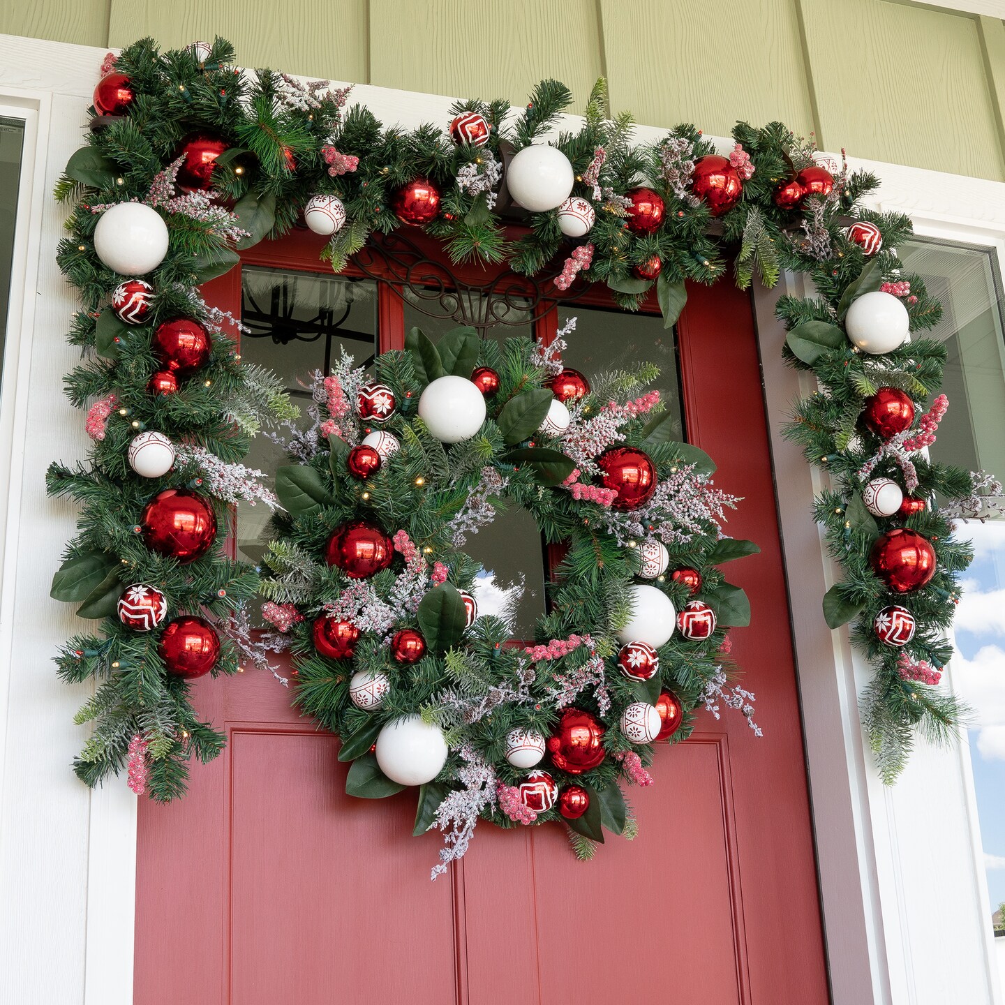 Lighted Christmas Wreath - Nordic