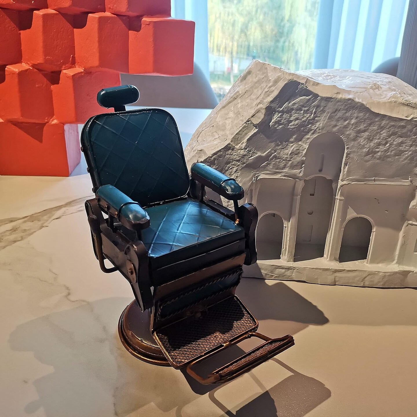 Mini Hairdressing Chair Model Miniature Vintage Barber Chair Retro Haircut Iron Craft Creative Crafts Rustic Barber Shop Chair Model Home Desktop Crafts Decoration American Style