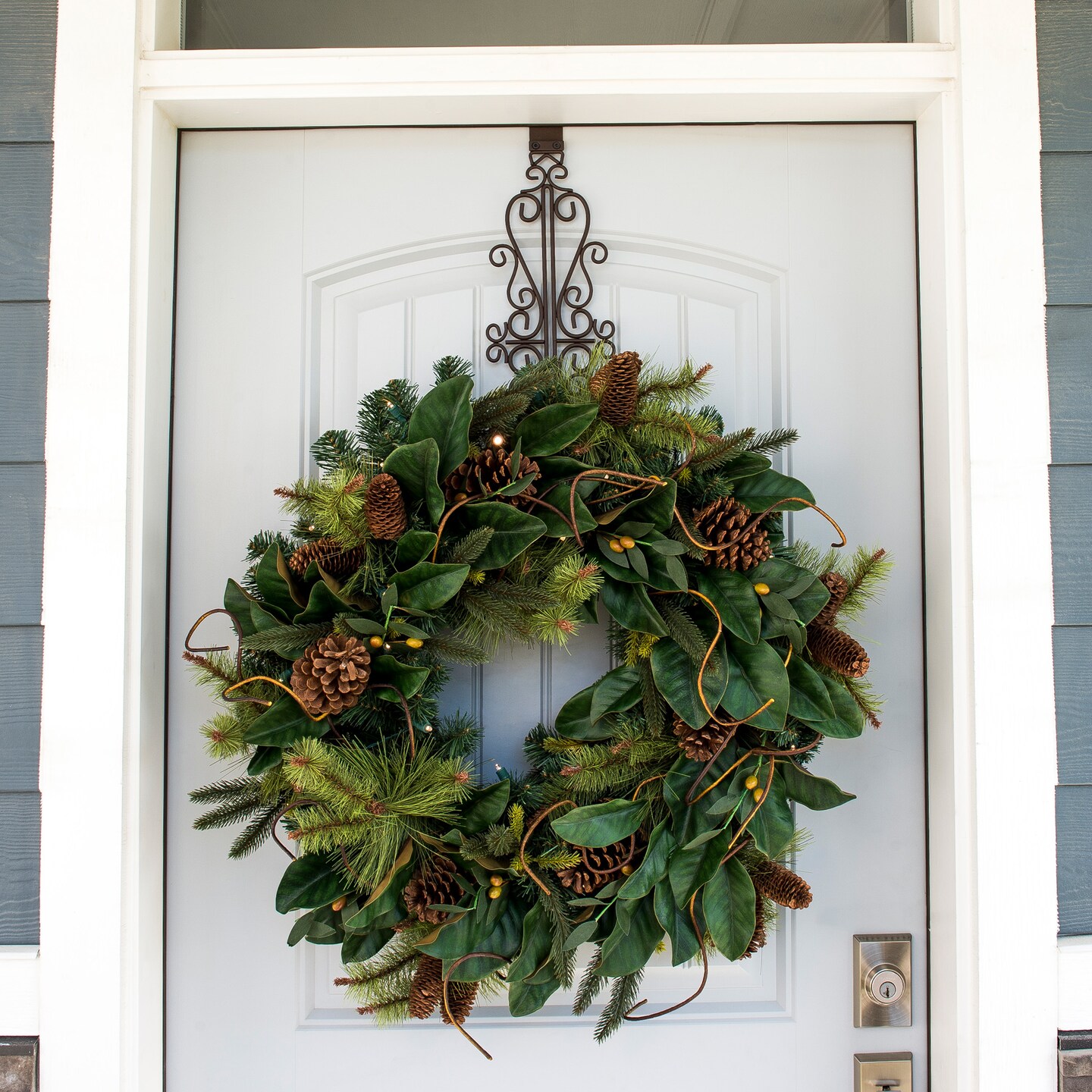 30 in. Holiday Wreath with Lights - Magnolia Leaf
