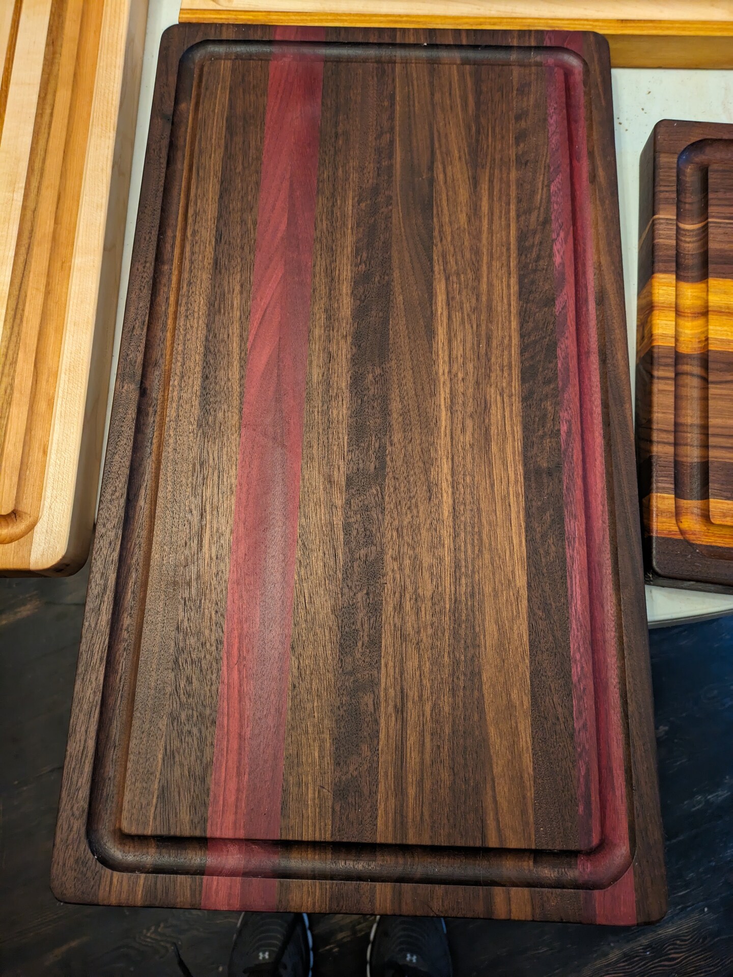 Outlet Handcrafted charcuterie board made of exotic woods