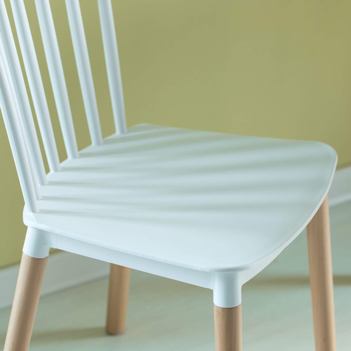 Modern Plastic Dining Chair Windsor Design with Beech Wood Legs