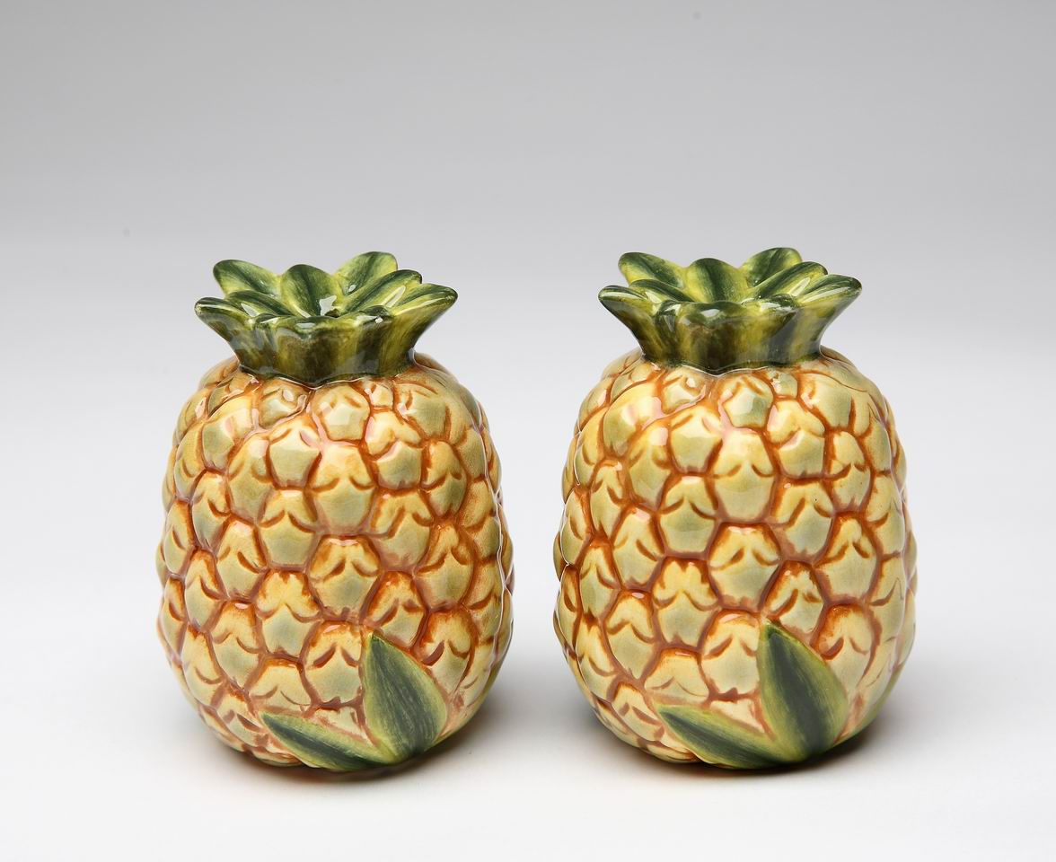 Hand Painted Ceramic Pineapple Salt &#x26; Pepper Shakers, Home D&#xE9;cor, Gift for Her, Gift for Mom, Kitchen D&#xE9;cor, Summer Decor