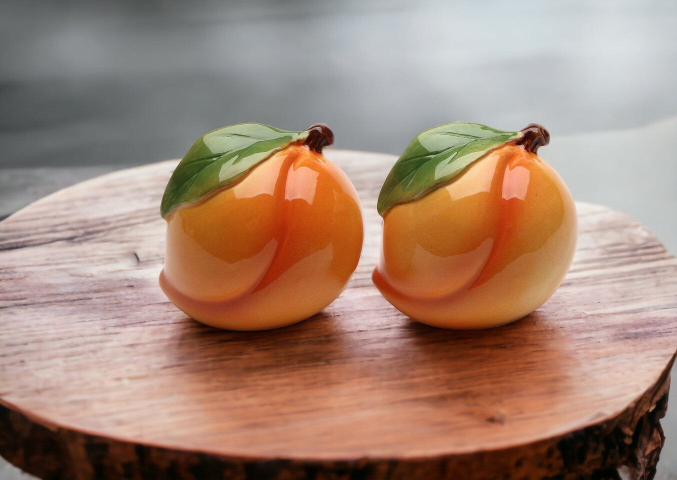 Ceramic Peach Salt and Pepper Shakers, Home D&#xE9;cor, Gift for Her, Gift for Mom, Kitchen D&#xE9;cor, Farmhouse D&#xE9;cor