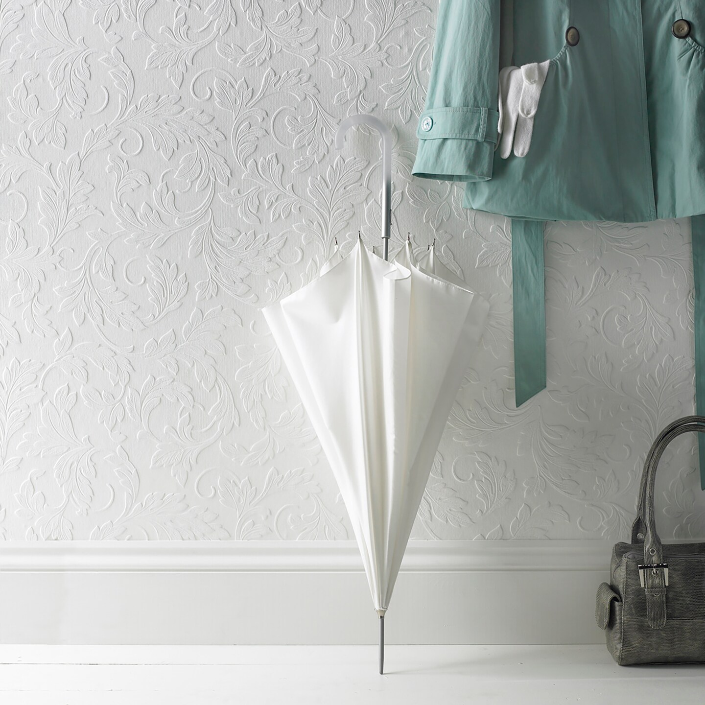 Large Scrolling Leaf White Paintable Wallpaper