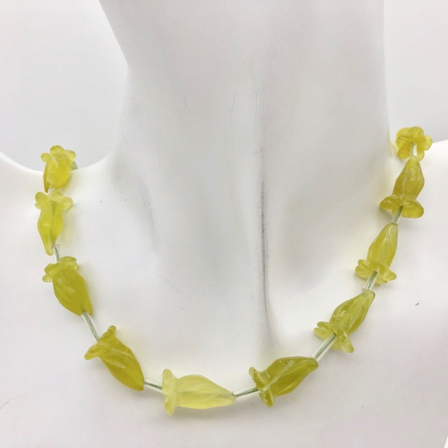 Kitcheniva Lovely Carved Serpentine Jade Trumpet Flower Beads 2 Pcs