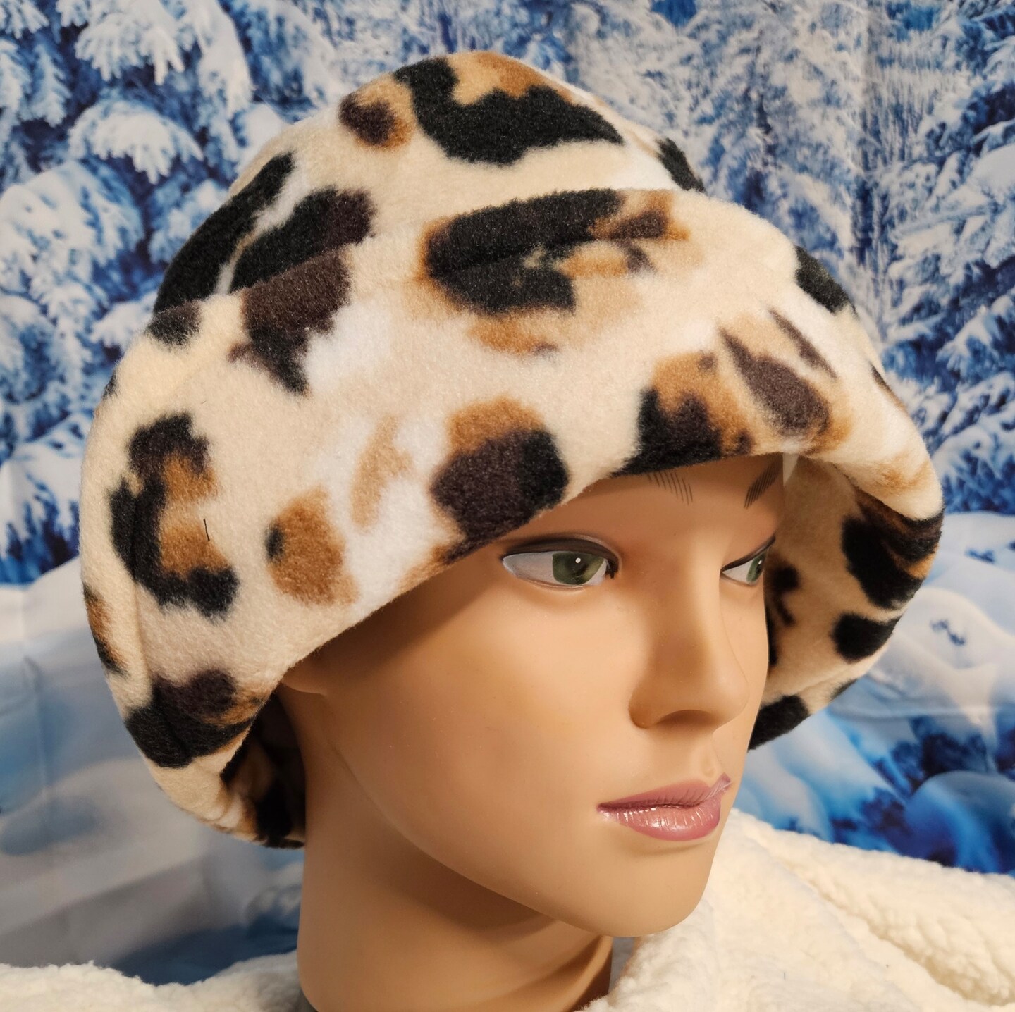 big-cat-spots-on-white-beige-fleece-winter-flapper-hat-hats-caps