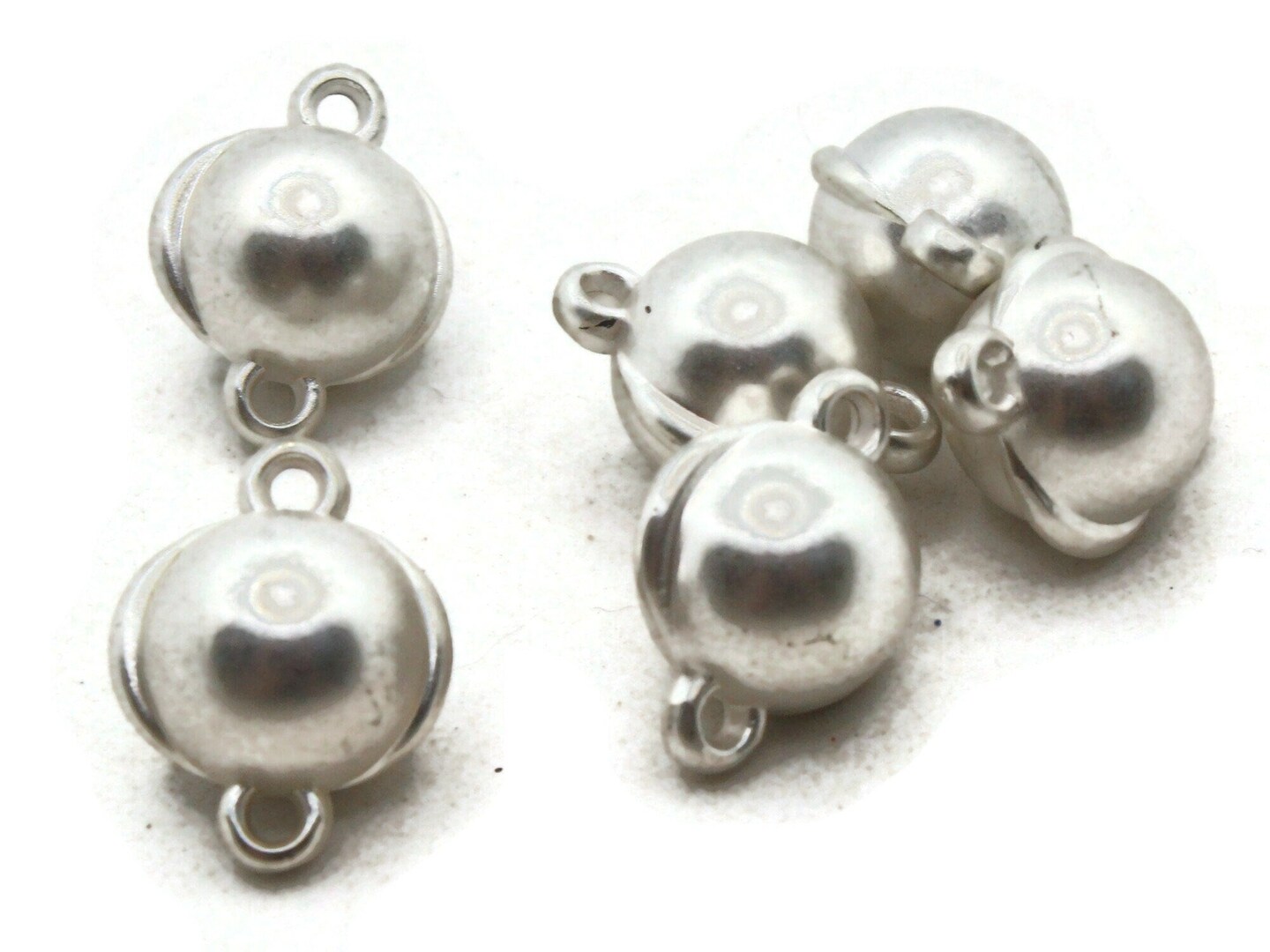 6 18mm Vintage Silver Plated Plastic Round Link Beads