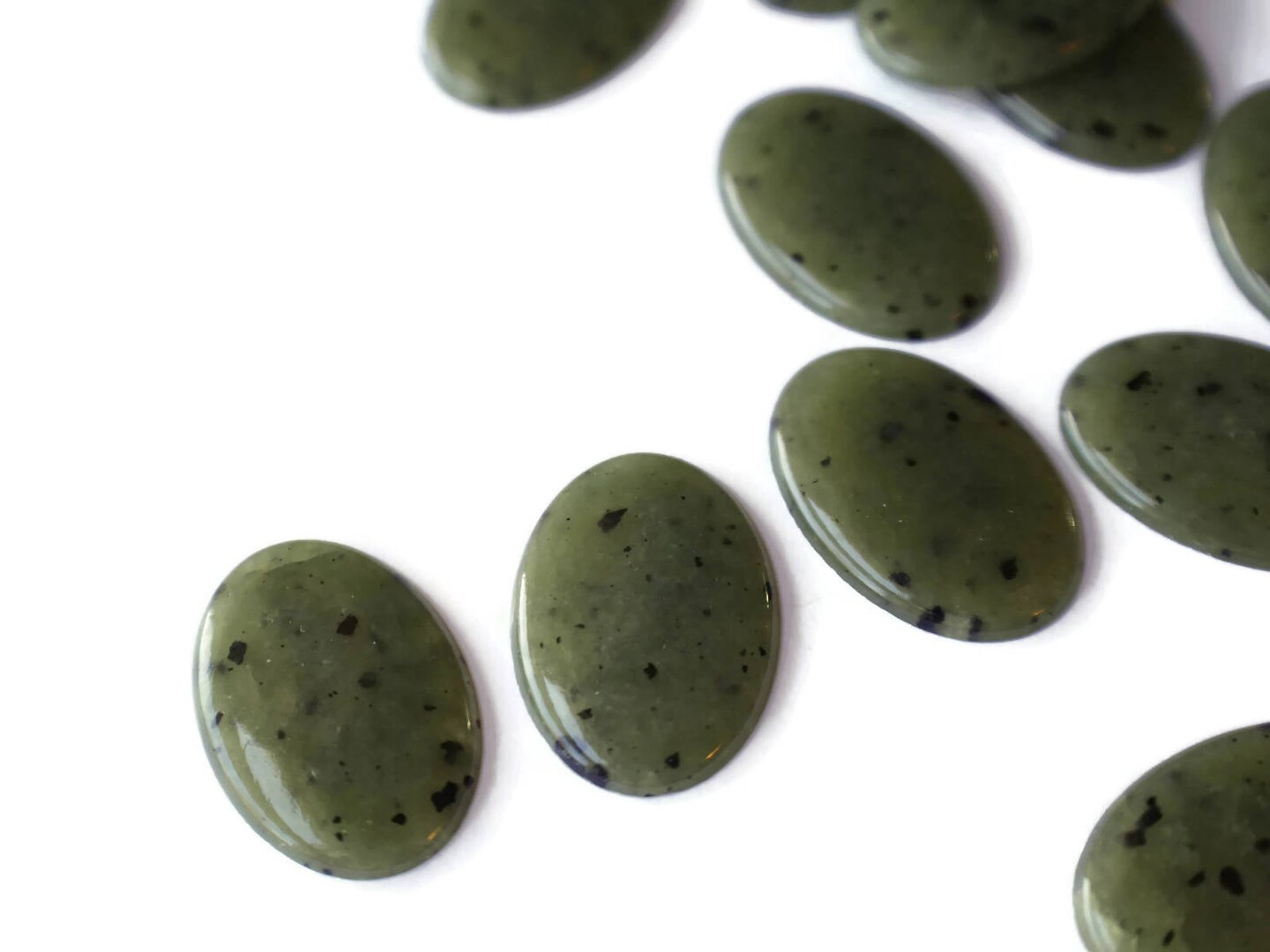 20 25mm x 17mm Green Oval Moss Agate Looking Vintage Japanese Lucite Cabochons