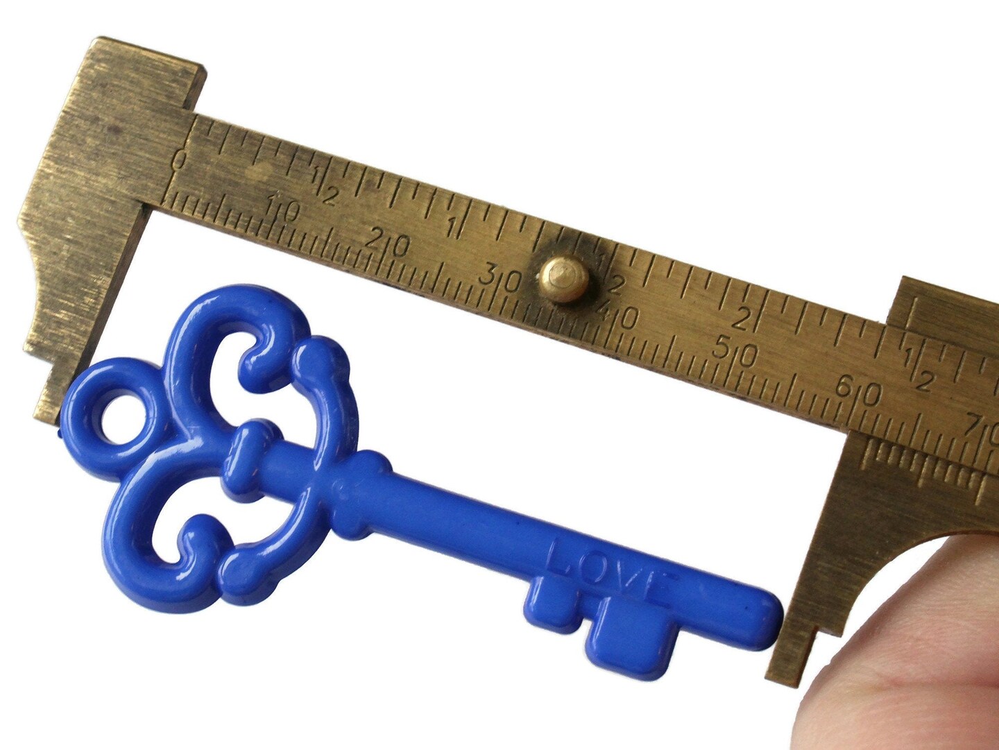 8 62mm Royal Blue Plastic Skeleton Key Charms bL3