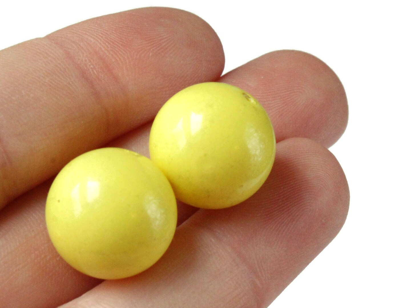 14 15mm Yellow Round Vintage Plastic Beads Loose Beads New Old Stock Beads