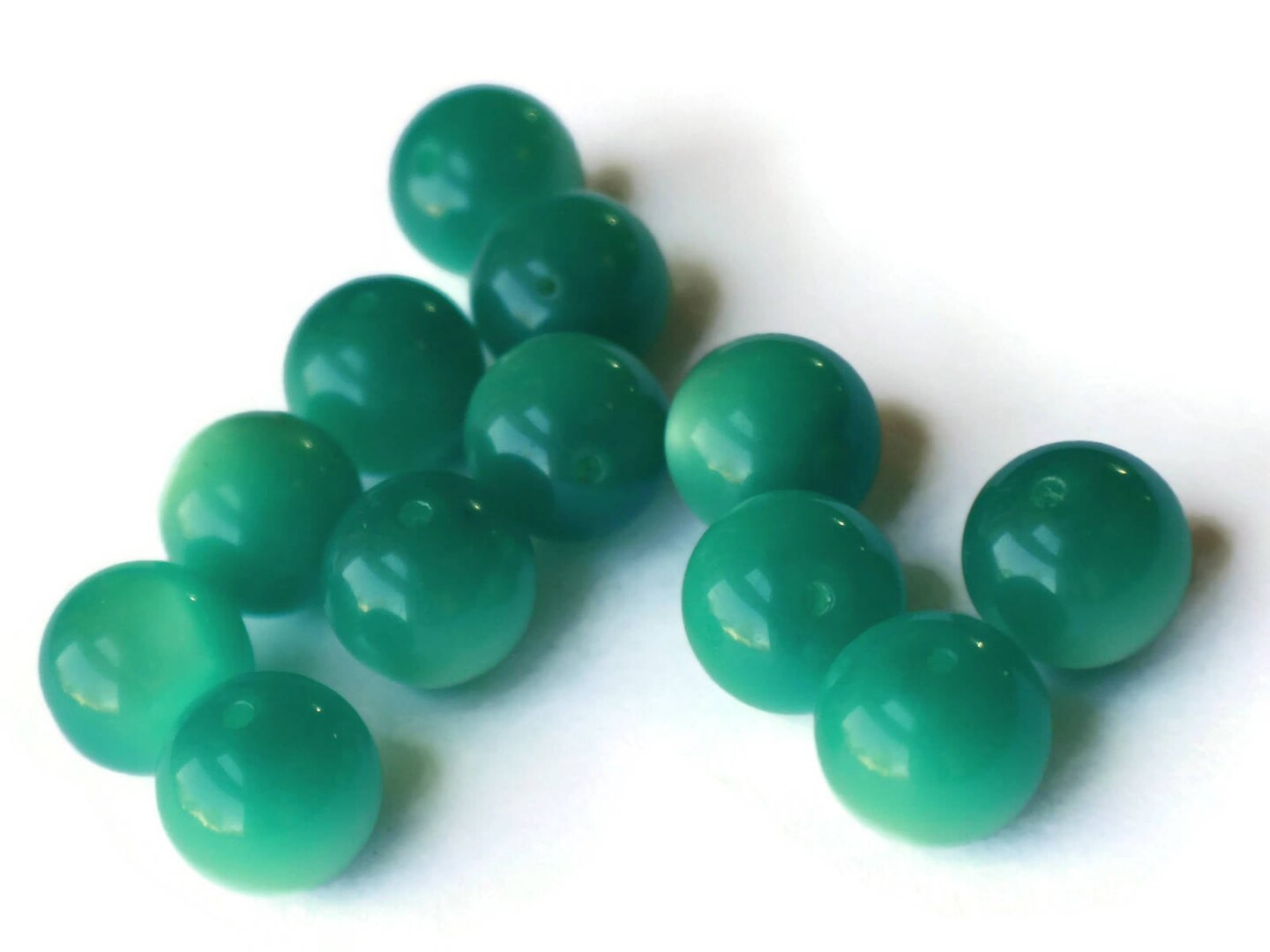 10 14mm Round Green Vintage Moonglow Lucite Beads