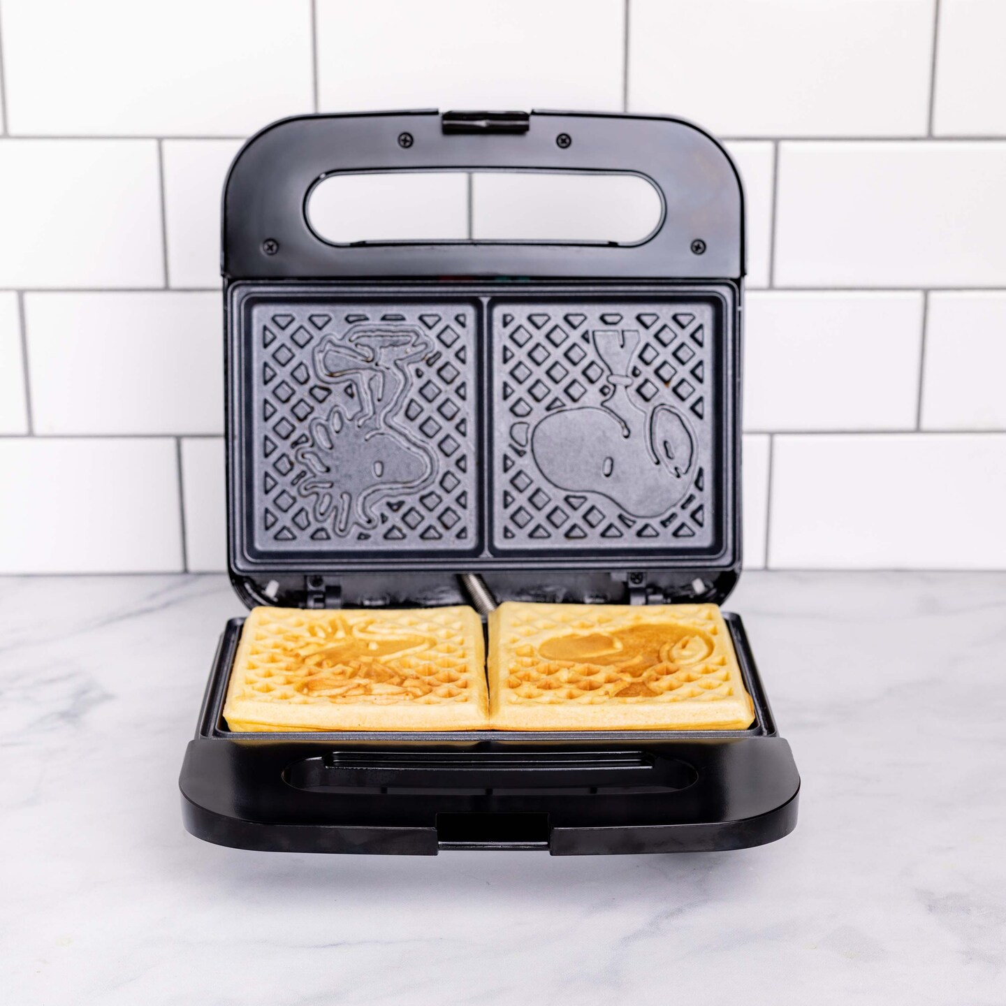Uncanny Brands Peanuts Snoopy & Woodstock Double-Square Waffle Maker
