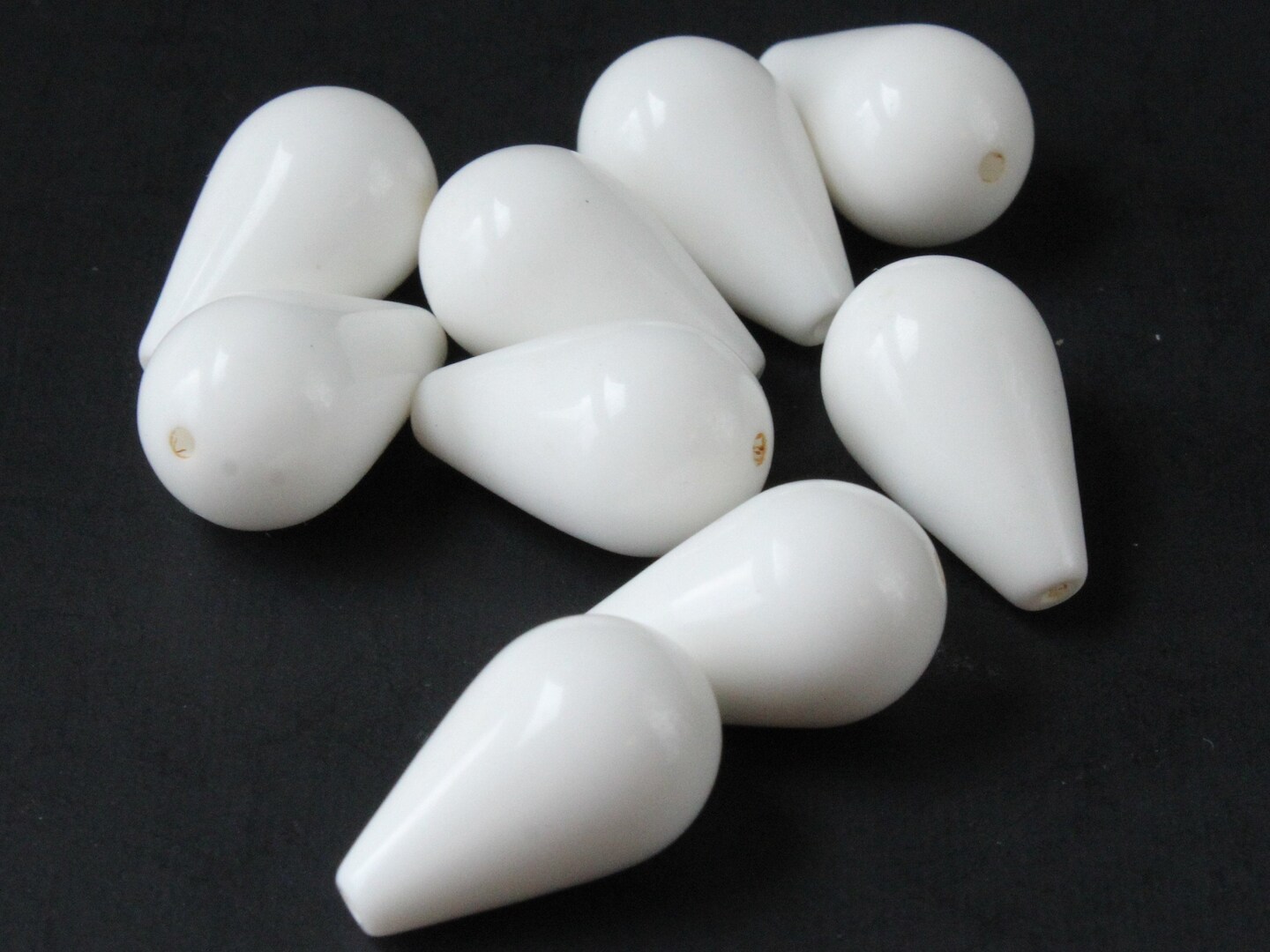 9 19mm White Vintage Plastic Teardrop Beads