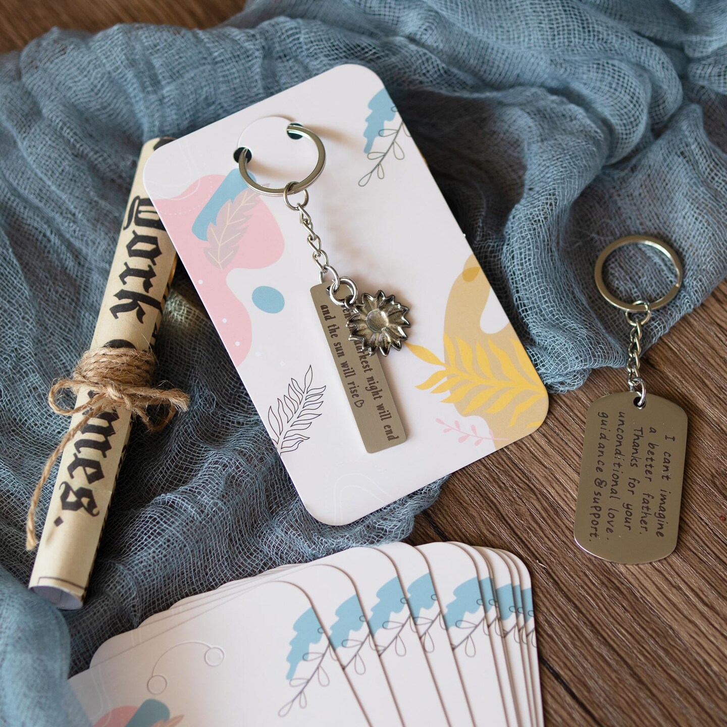 100 Pieces Keychain Display Cards with Self-Sealing Bags, 3&#x27;&#x27; x 4.7&#x27;&#x27; Keychain Cards Holder for Display Keyring Cards Jewelry Packaging Supplies (Plant)