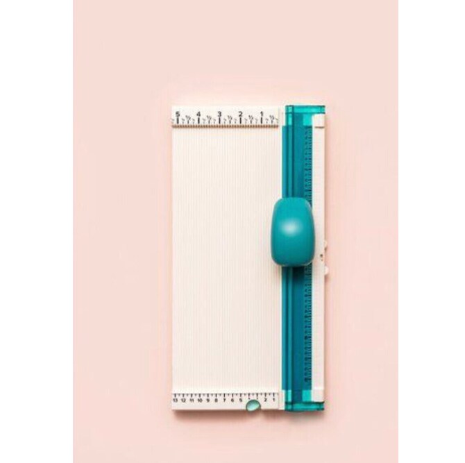 We R Memory Keepers - Comfort Craft Tools Collection - Trim and Score Board 661224