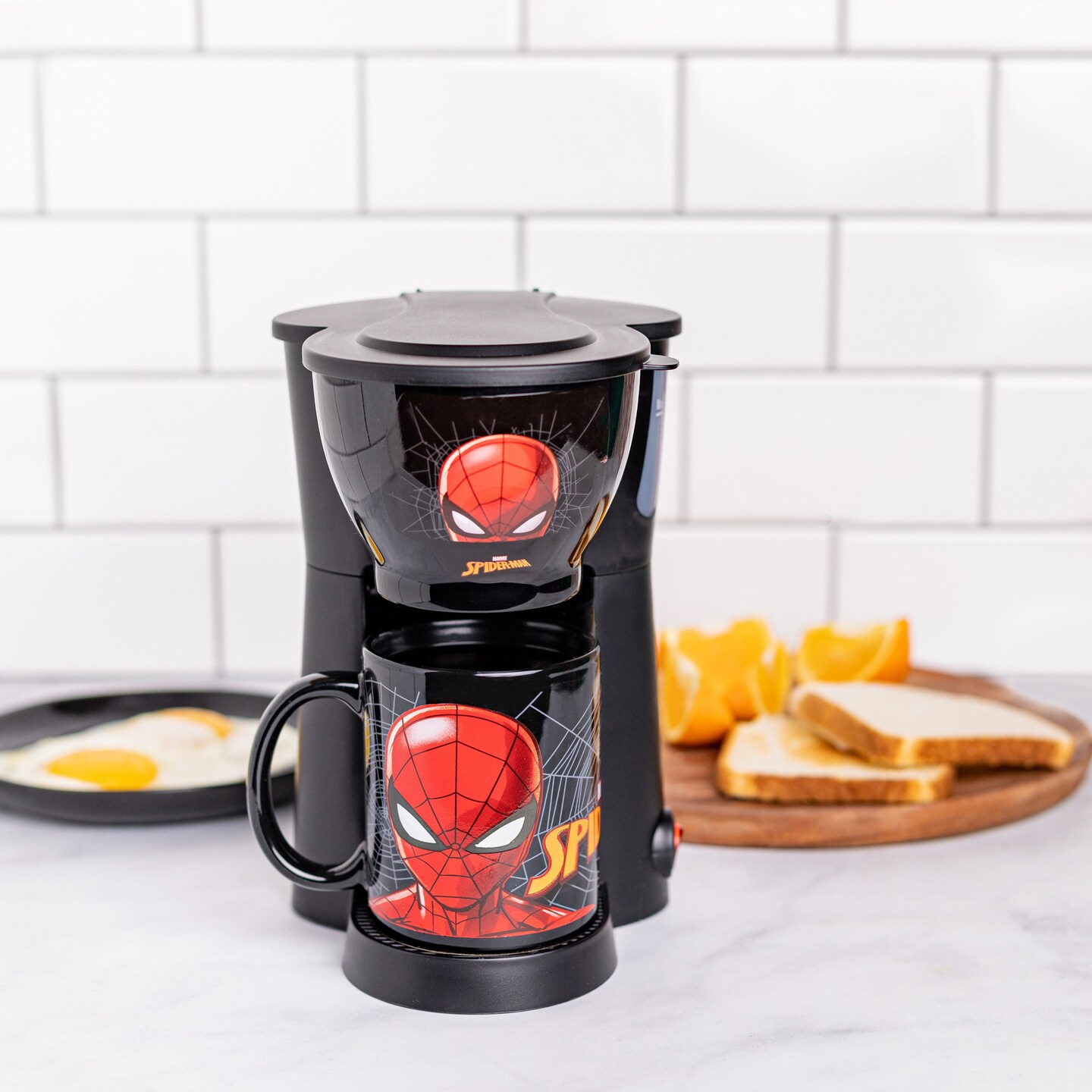 Uncanny Brands Marvel Spider-Man Single Cup Coffee Maker with Mug
