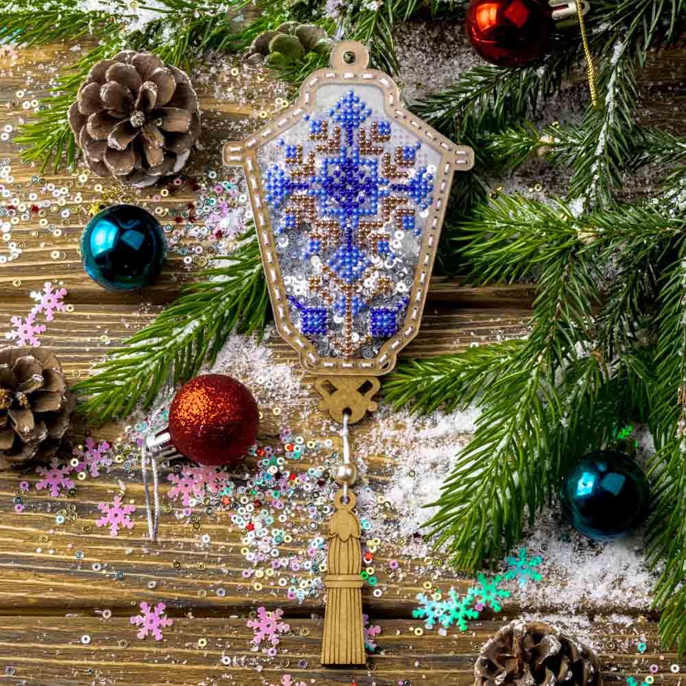 Set for embroidery with beads on a plastic base FLPL-070