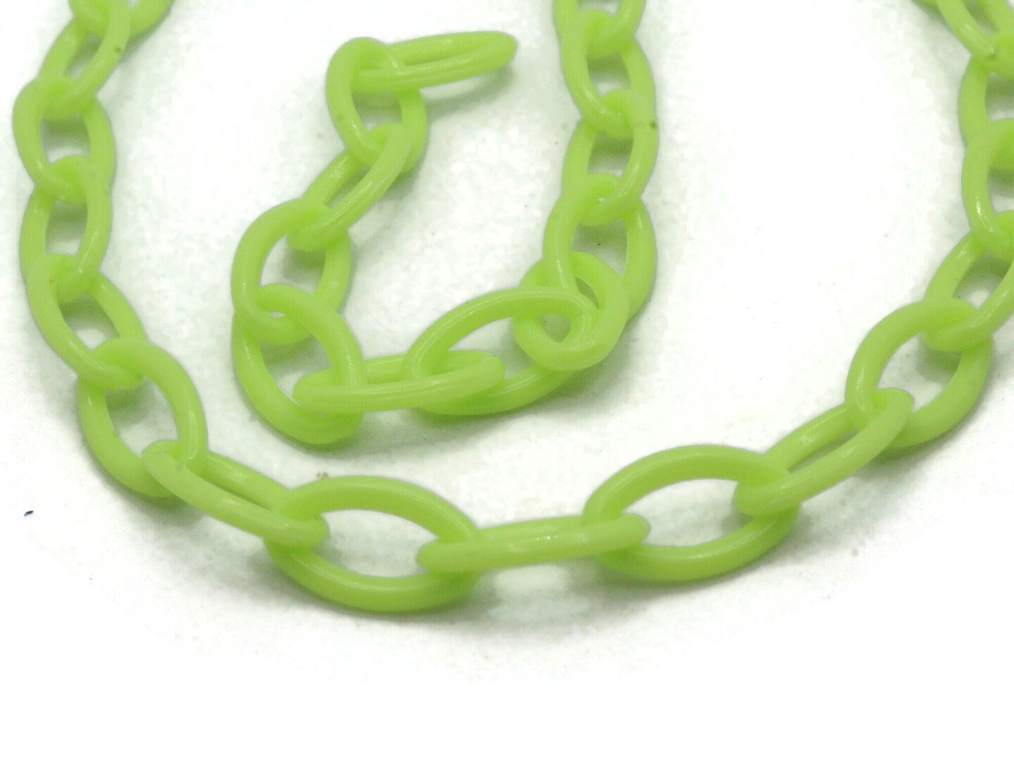 15.75 Inch Neon Green Plastic Oval Chain - 40cm chain - 13x8mm links