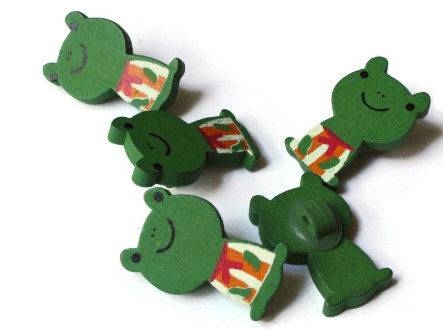 5 26mm Green Frog Wooden Shank Buttons