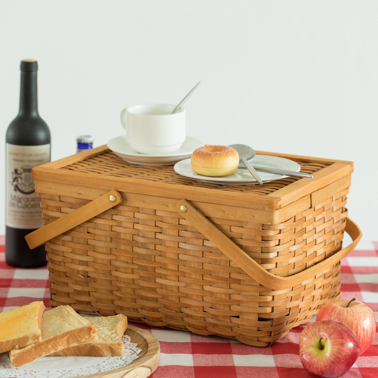Woodchip Picnic Storage Basket with Cover and Movable Handles