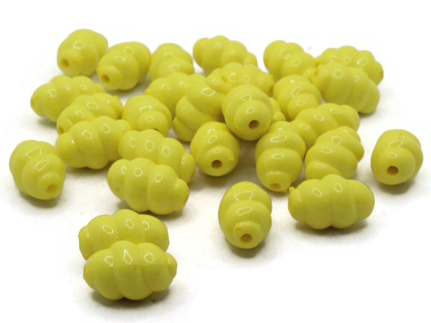 30 18mm Yellow Plastic Twisted Oval Beads