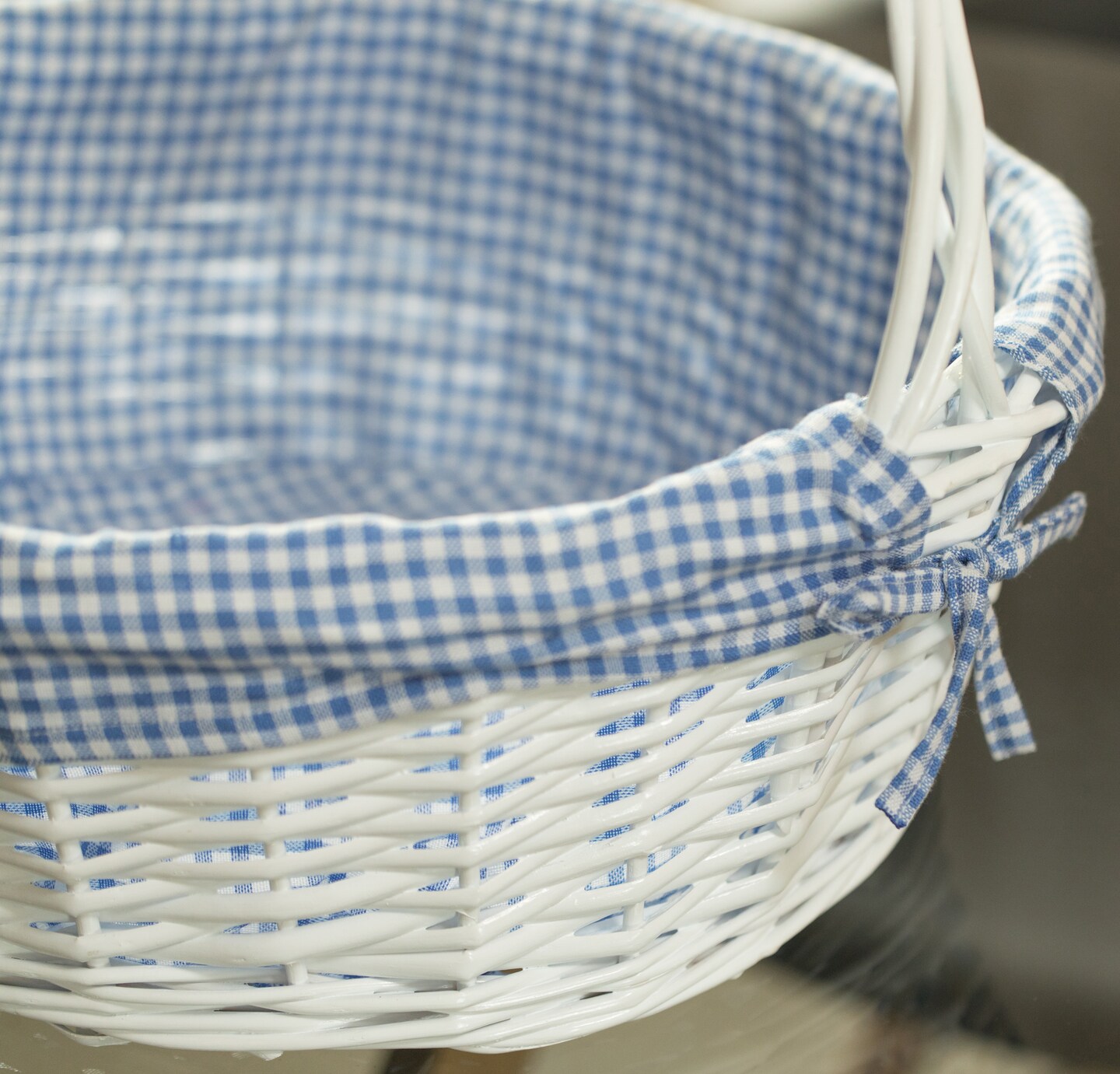 White Round Willow Gift Basket, with Gingham Liner and Handles