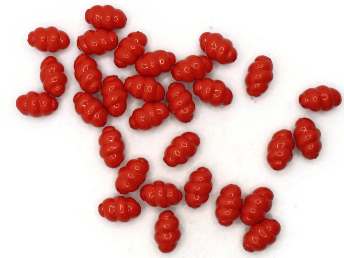 30 18mm Red Plastic Twisted Oval Beads