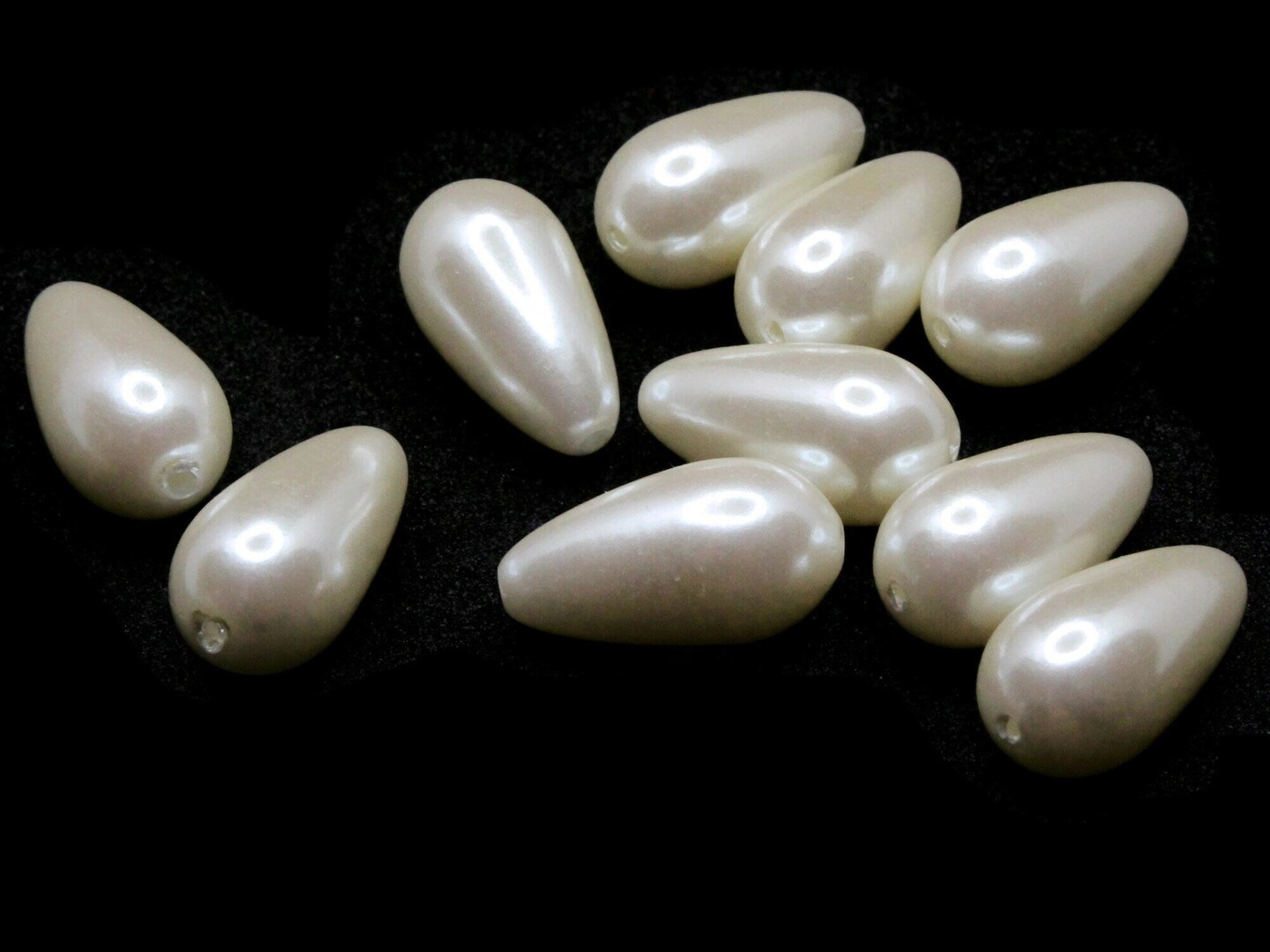 10 18mm White Teardrop Pear Vintage Cultura Pearl Beads