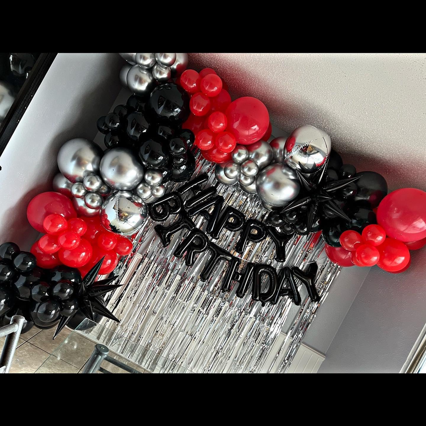 Red and Black Balloons Arch Kit, 140Pcs Matte Red Black Metallic Silver Garland kit, 18 12 10 5 Inch Different Size Balloons for Birthday Party Anniversary Wedding Graduation Prom Decorations