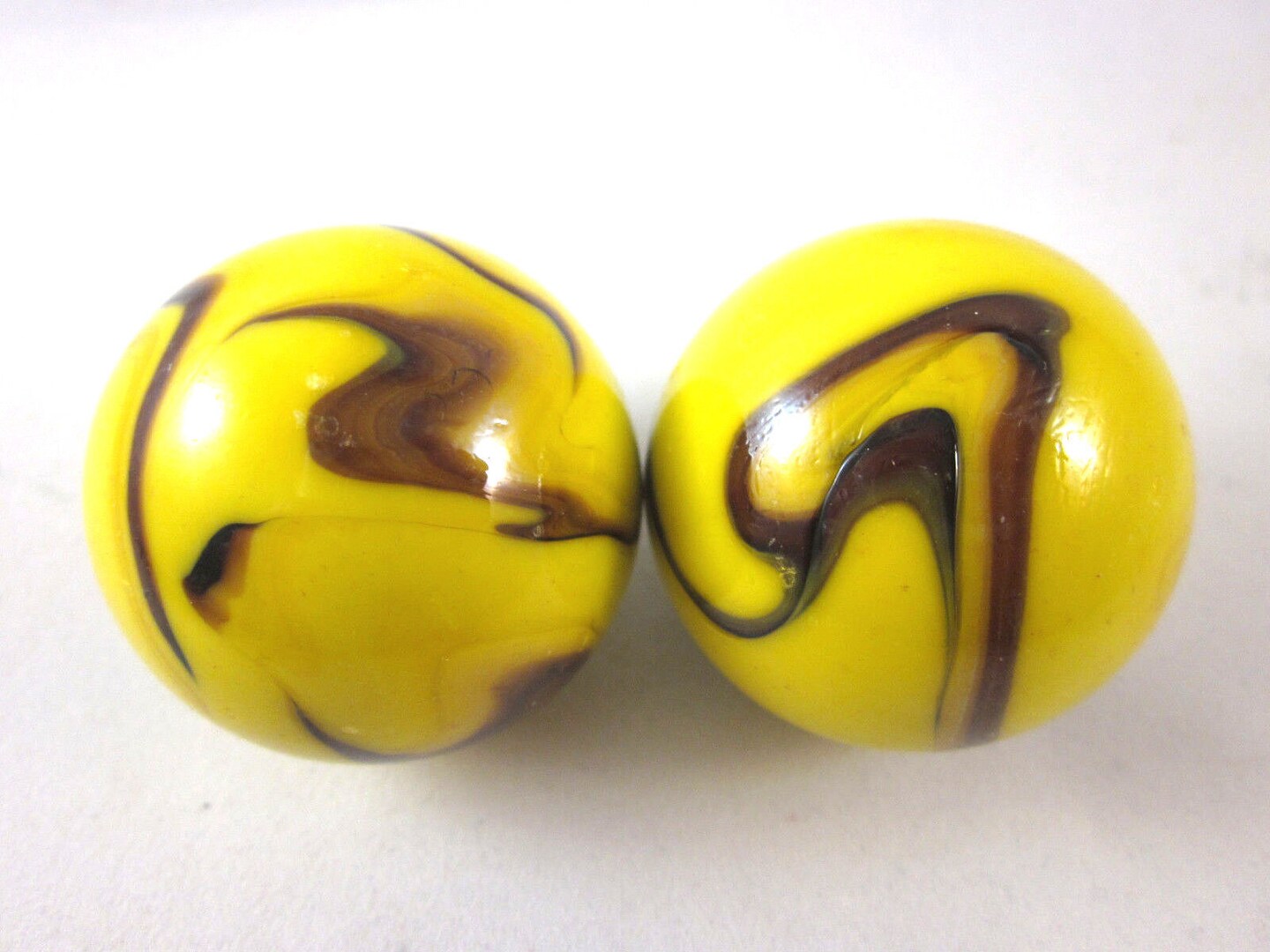 2 Boulders 35mm BUMBLE BEE Marbles glass ball Yellow/Brown Giant Swirl