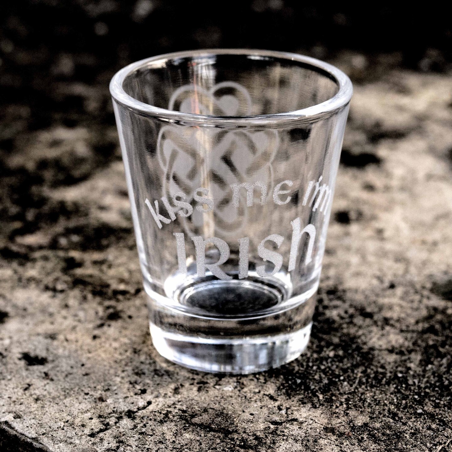 2oz Kiss me I&#x27;m Irish Shot glass