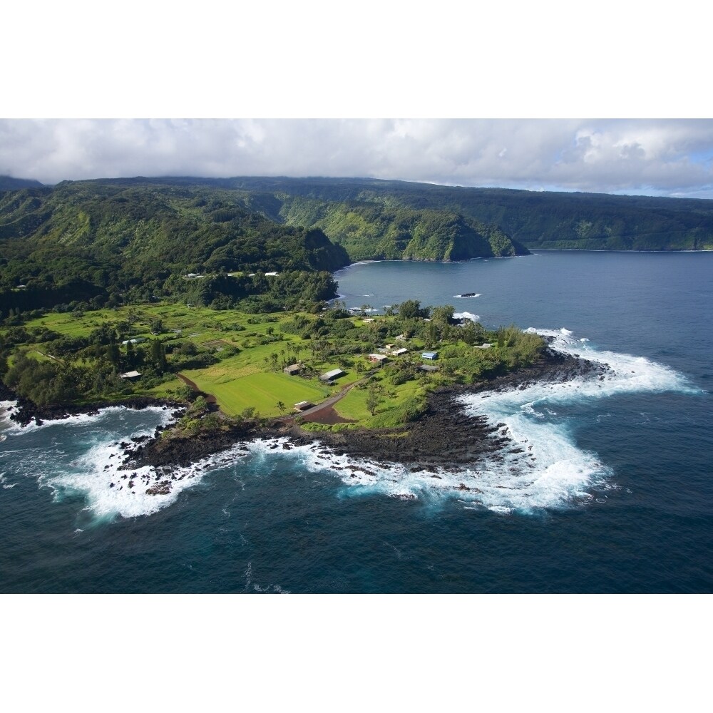 Posterazzi Hawaii  Maui  Keanae Peninsula Along The Road To Hana. Poster Print
