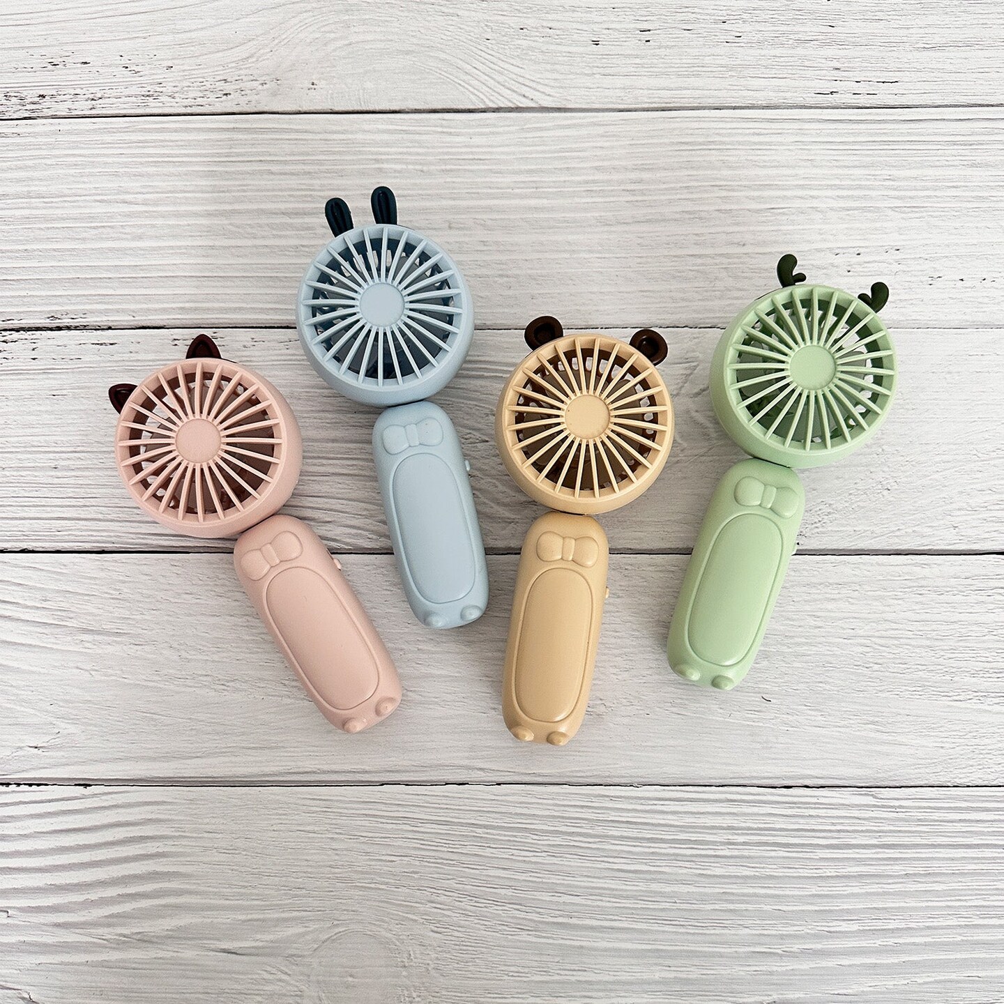 Wrapables Mini Portable Handheld and Desktop Rechargeable USB Fan, Beige Bear