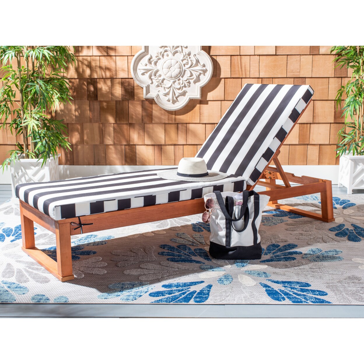 Safavieh   Outdoor Collection Solano Chaise Sunlounger Natural/Black
