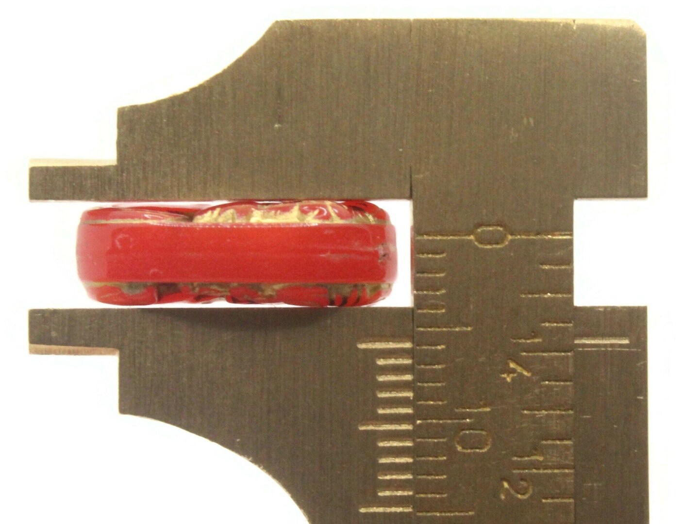 30 18mm Red and Gold Cameo Plastic Flat Oval Beads