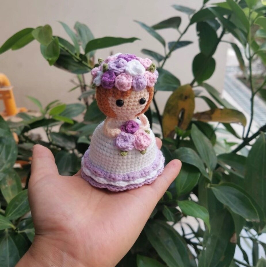 Personalized Handmade Crochet Reversible Bride-to-Flower  display picture 1