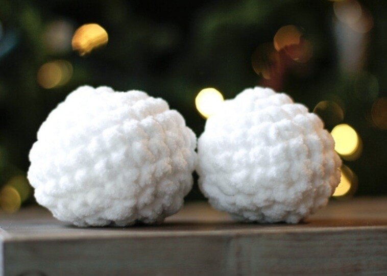 Create your own indoor snowballs with The Cynical Crafter