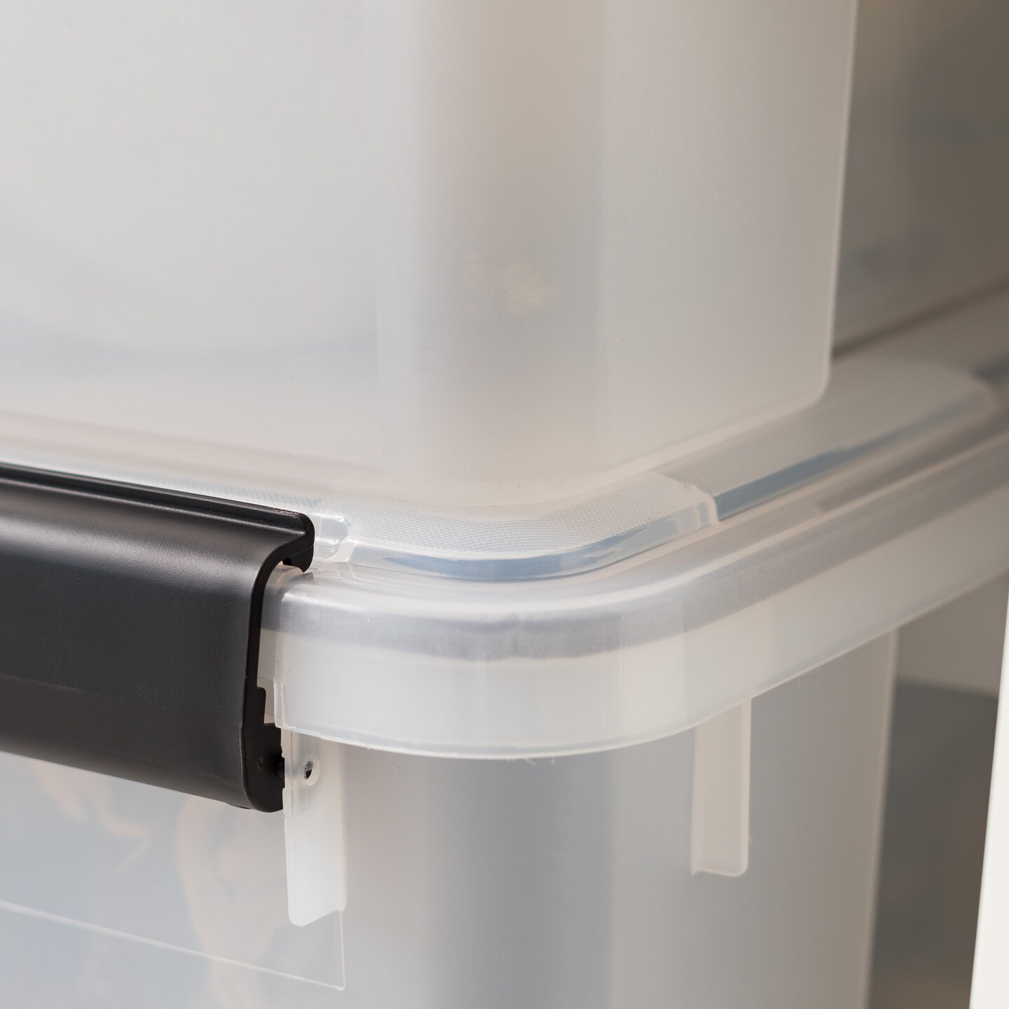 IRIS USA 62qt WEATHERPRO Airtight Plastic Storage Bin with Lid and Seal and Secure Latching Buckles