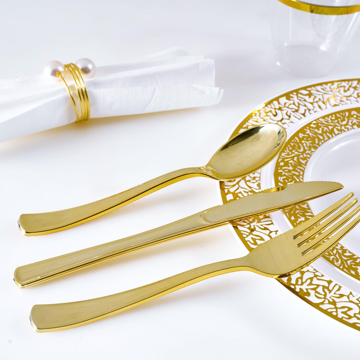 150 Pieces Gold Dinnerware Set, Elegant Plastic Plates Disposable Include: 25 Gold Lace Plastic Plates, 25 Dessert Plates, 25 Forks, 25 Knives, 25 Spoons, 25 Cup, Ideal for Party, Birthday