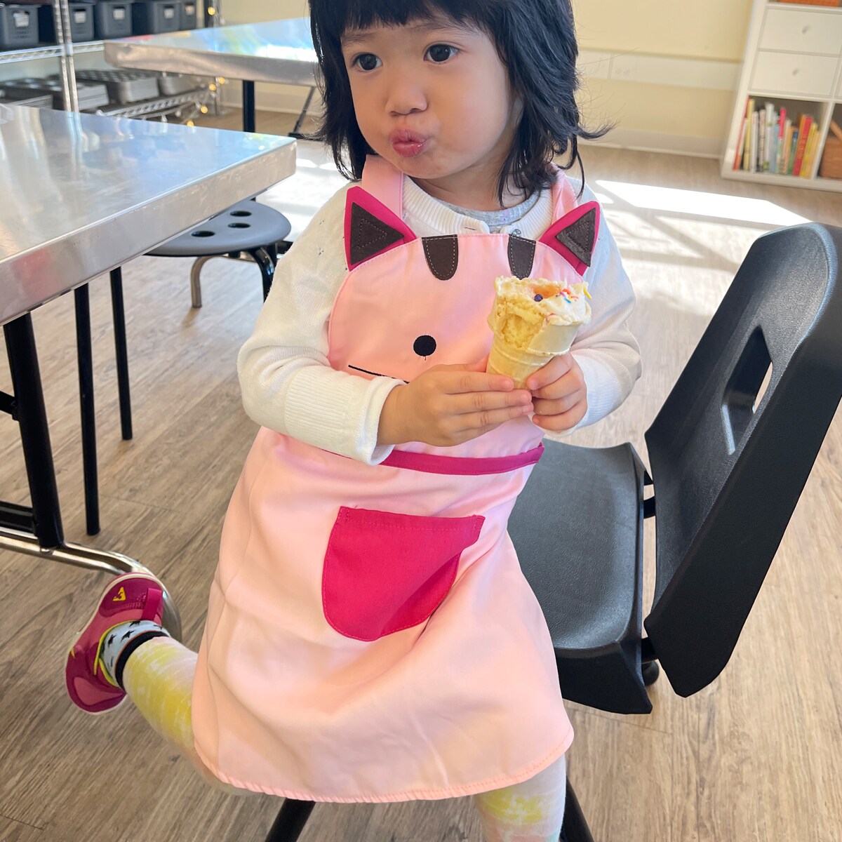 Wrapables Cute Pink Kitty Children&#x27;s Apron