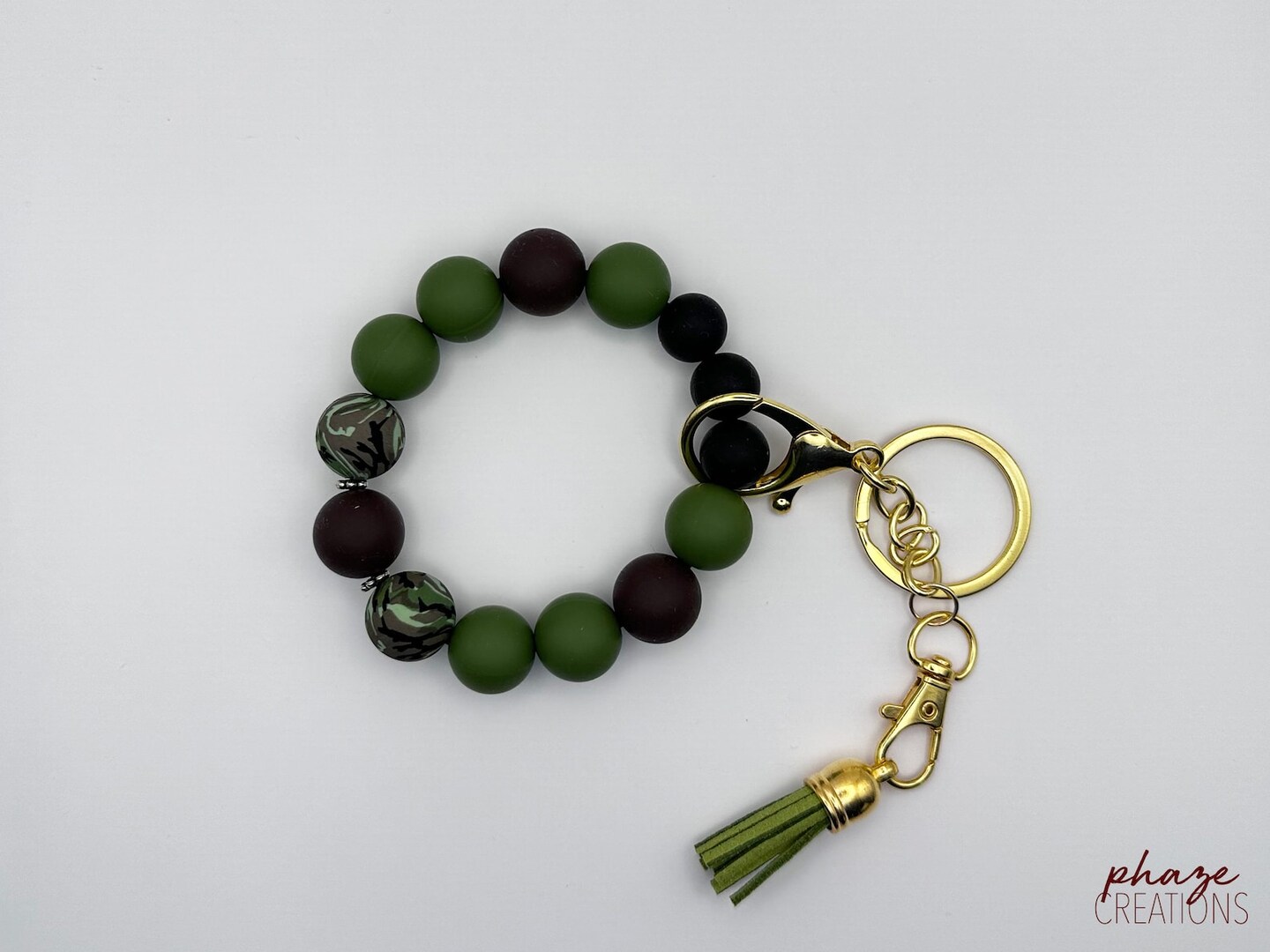 Camo Bangle Keychain Wristlet - Silicone Beaded Bracelet – Trending  Tassels, Lobster Clasp and Key Ring - Military Gift