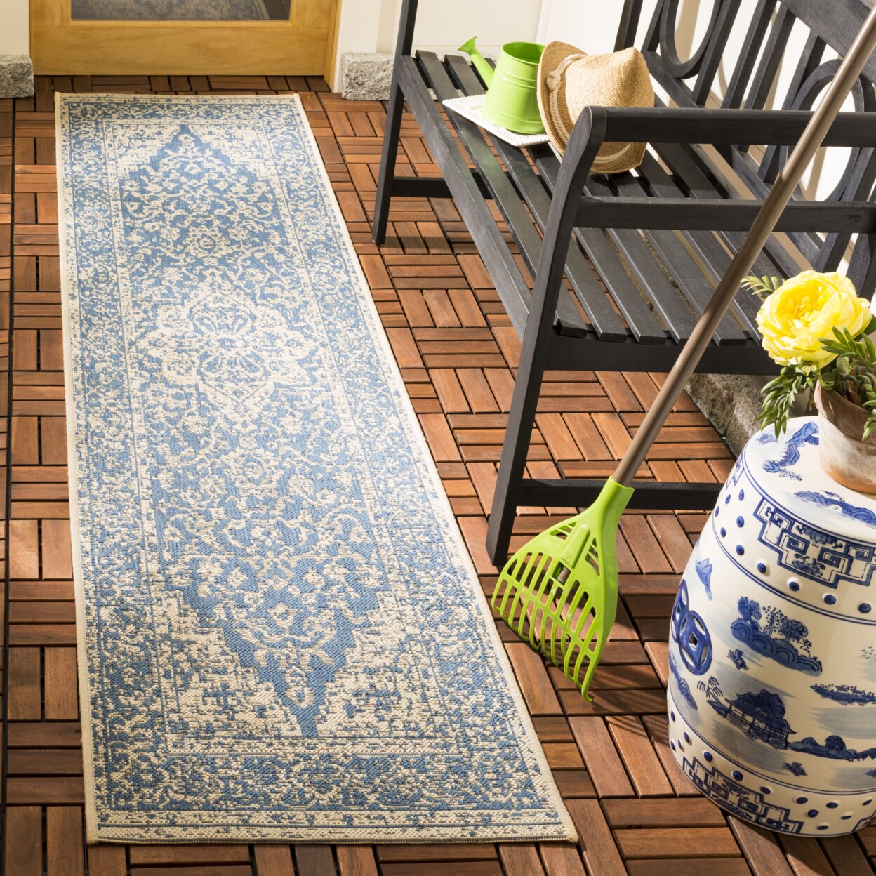 Safavieh Indoor Outdoor Bhs137M Beach House Blue / Creme Rug Transitional