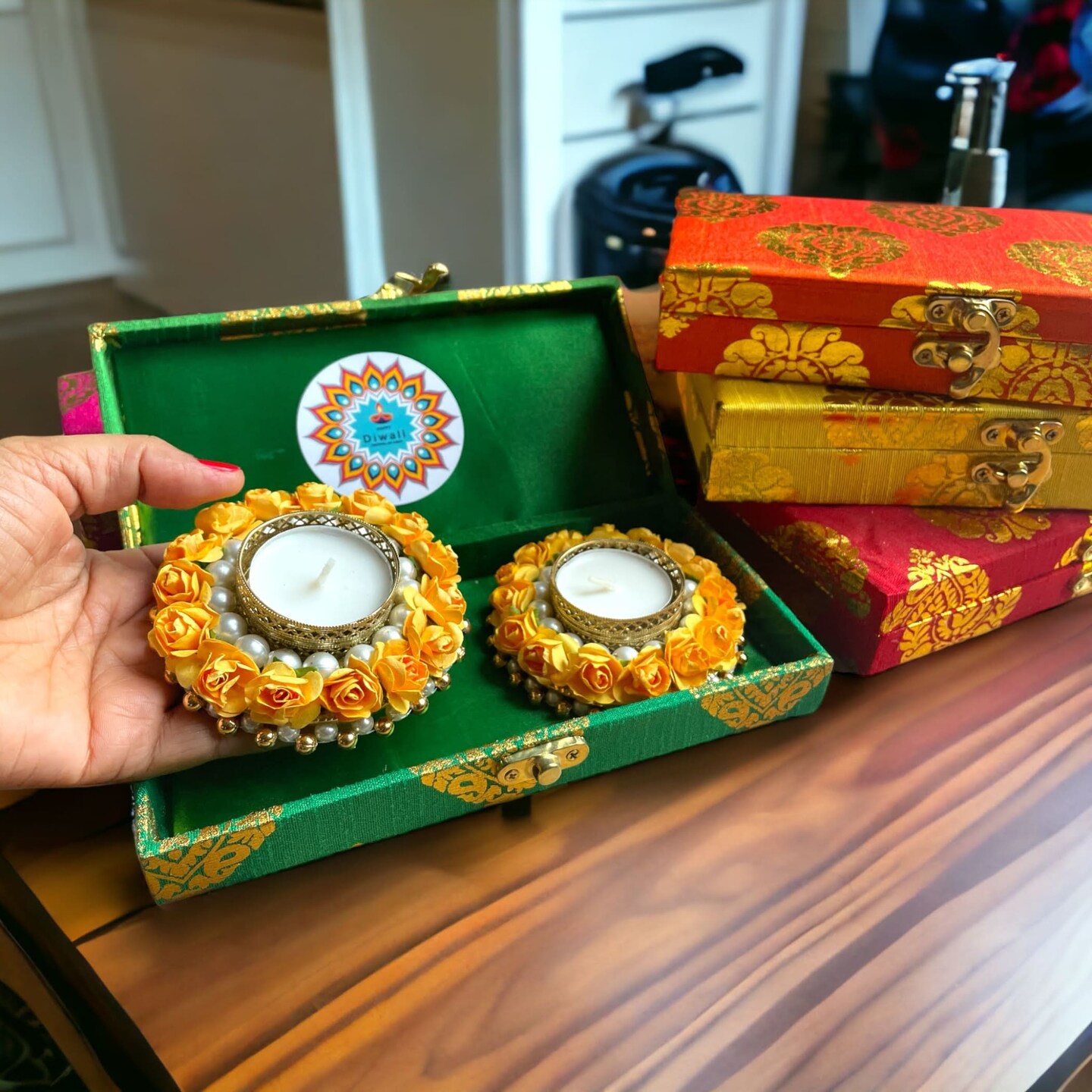 KridayKraft Metal Pooja Thali with Diya for Pooja Home/Temple/Mandir,Decorative  Showpiece Pooja Thali Set for Diwali Poojan Wedding Gift Article, Gold :  Amazon.in: Home & Kitchen
