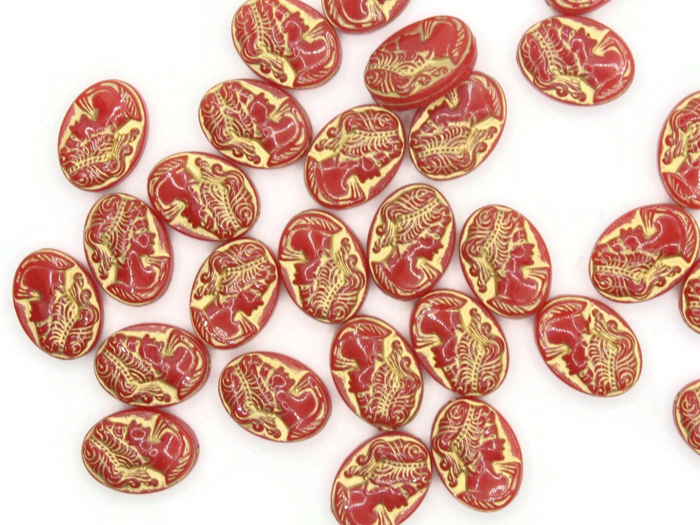 30 18mm Red and Gold Cameo Plastic Flat Oval Beads