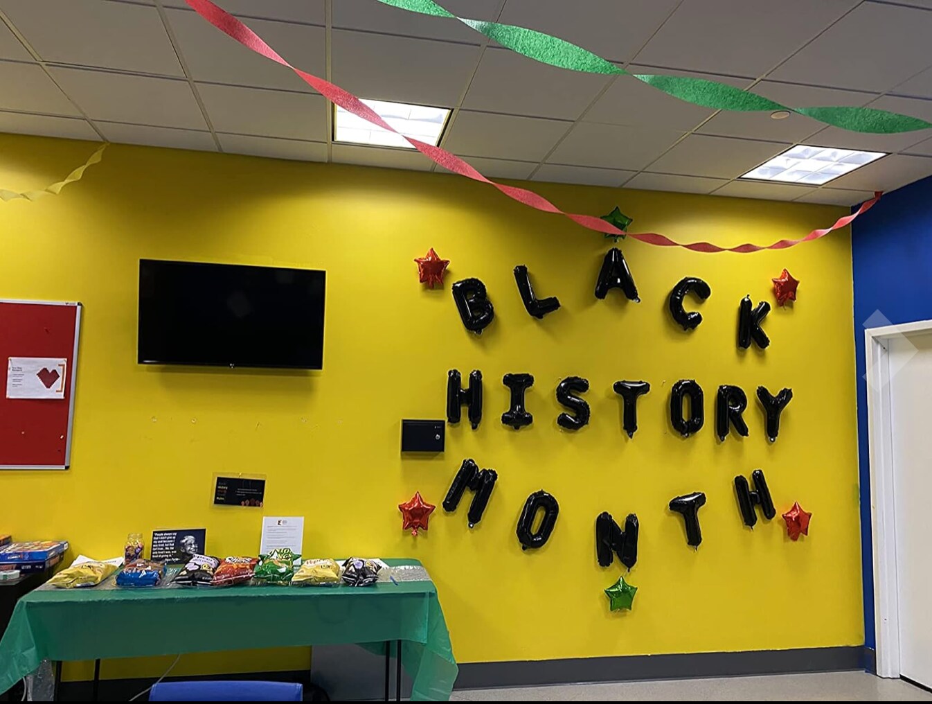 Black History Month Balloon Banner (Red &#x26; Green Stars)