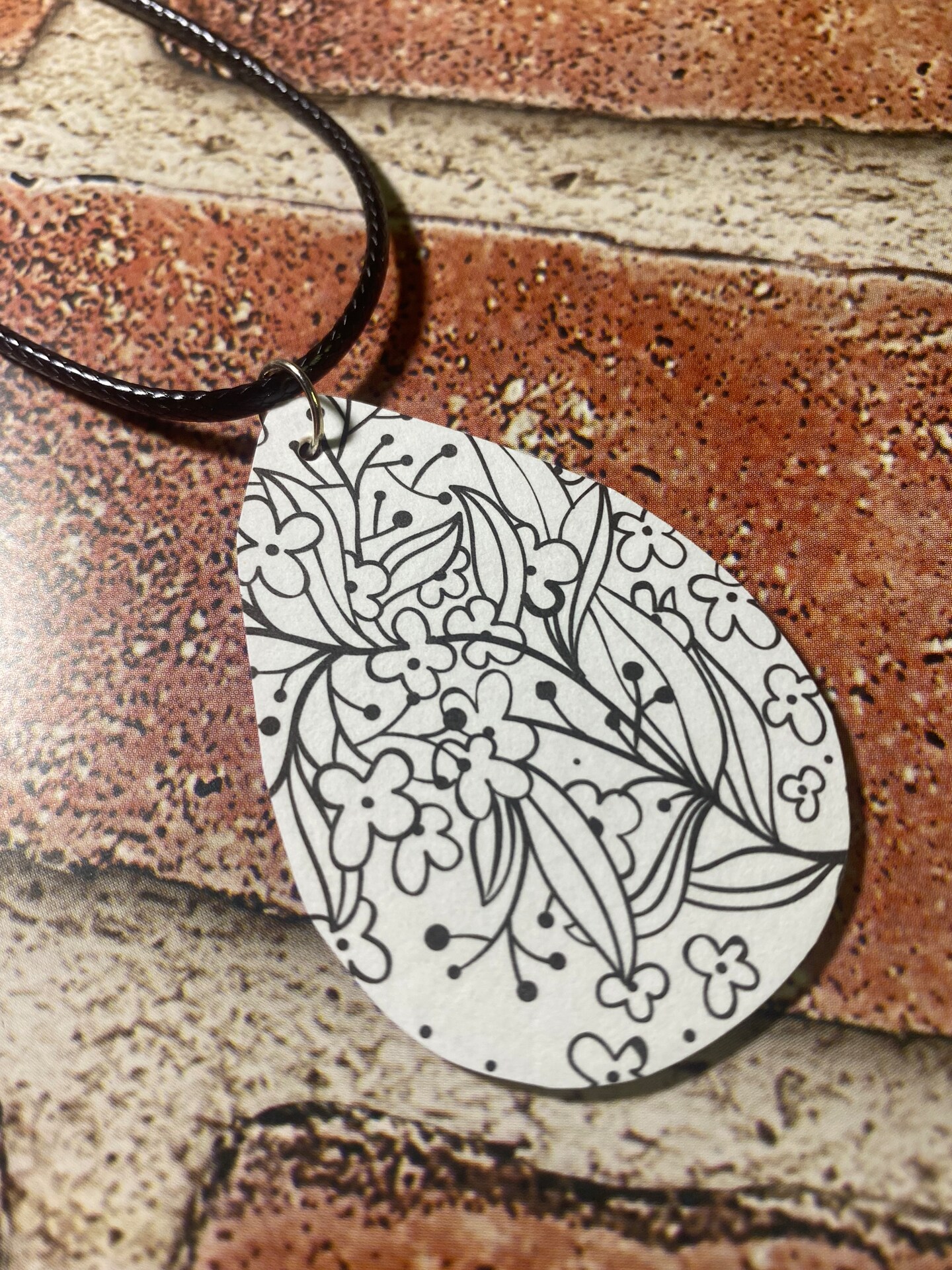 Decoupage necklace image 2