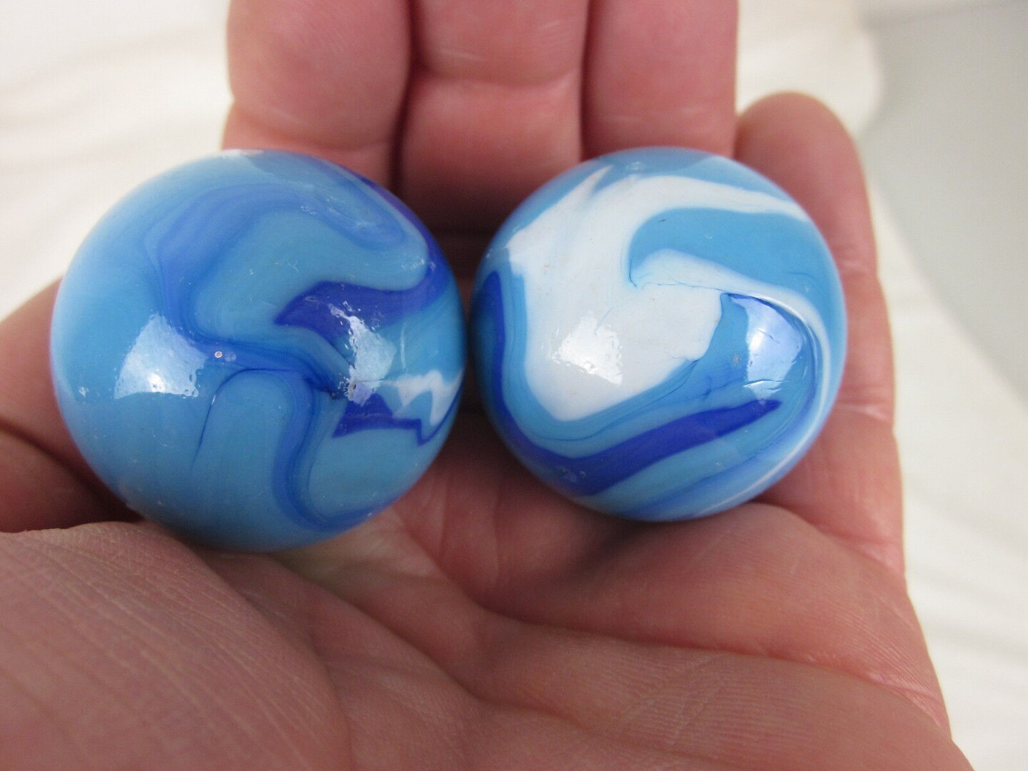 2 Boulders 35mm ICE BLUE Marbles White glass ball large Swirl