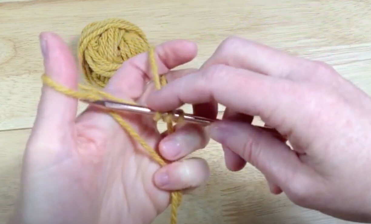 How-To Cast-On Using Long-Tail Method for Knitting image 3