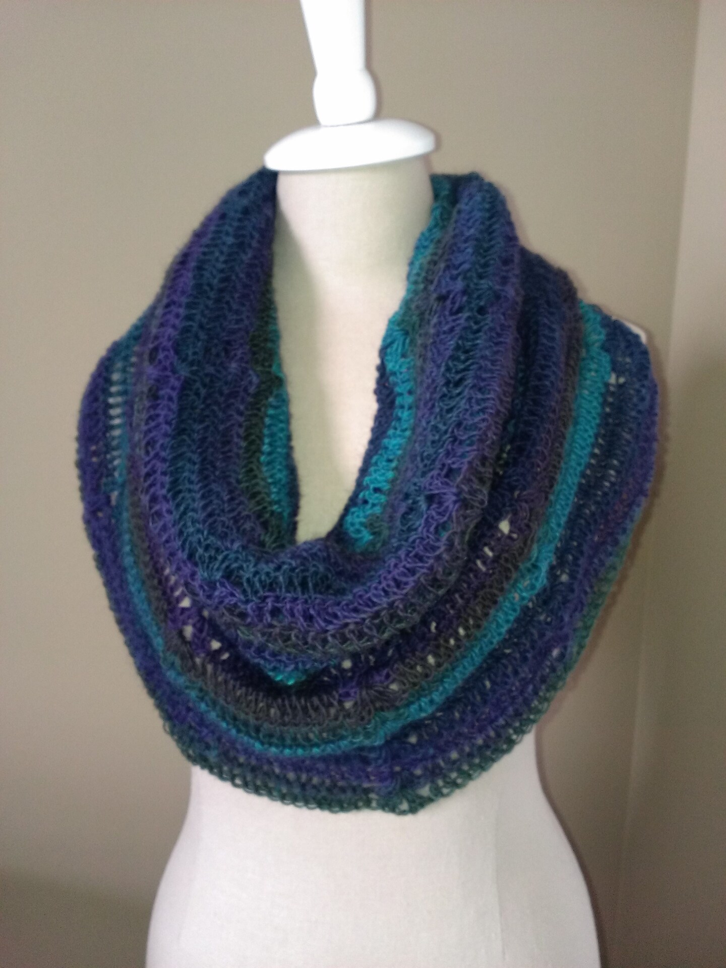 Autumn Triangle Cowl Crochet Pattern image 3